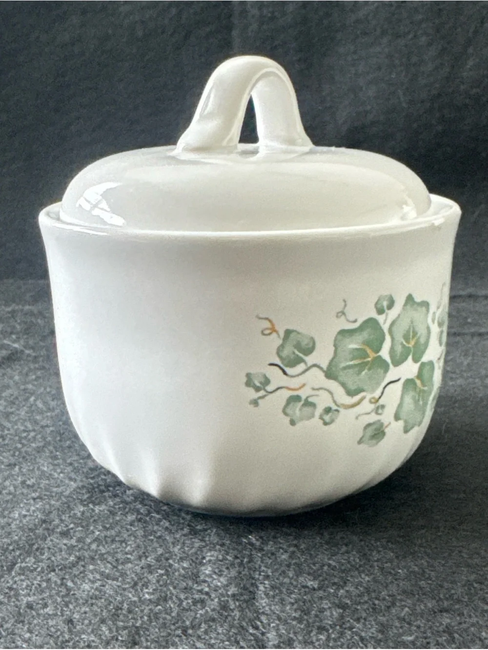 Corelle Coordinates Callaway Green Ivy Stoneware Sugar Bowl with Lid 4 1/2